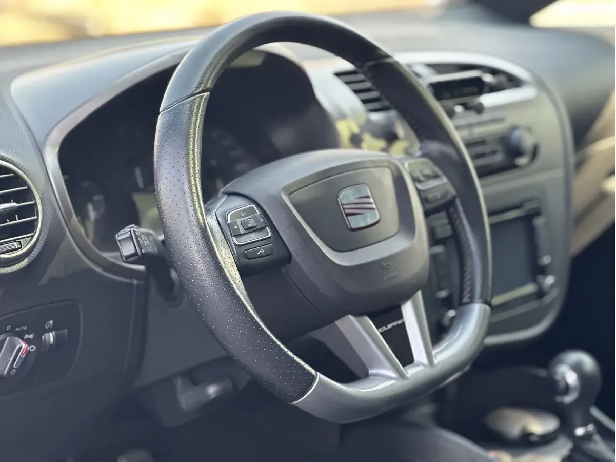 2012 Seat Leon 2.0T 211HP L4 6DCT,autocango,china used car exporter,china ev exporter,chinese used car exporter,chinese used ev exporter