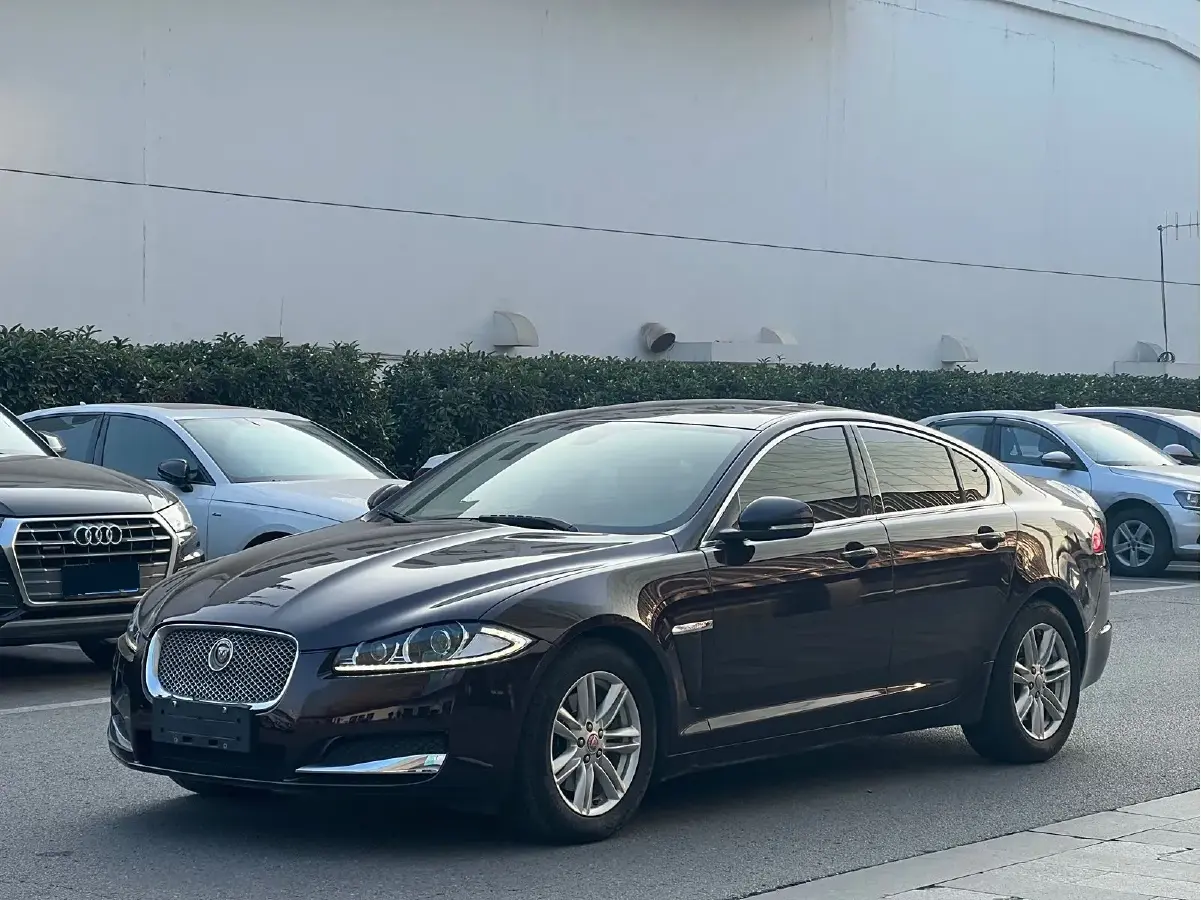 2015 Jaguar XF 2.0T 240HP L4 8AT