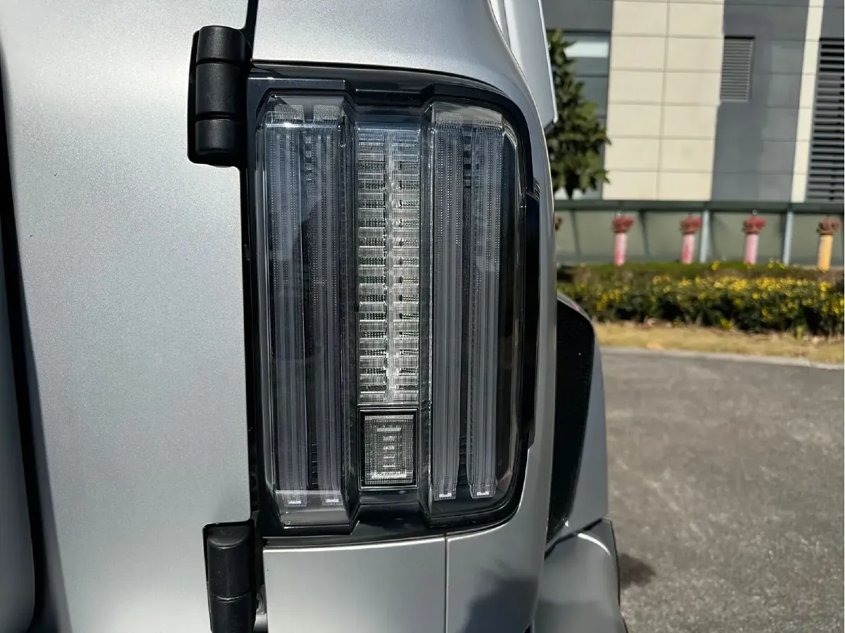 2021 Cyberspace 300 2.0T 227HP L4 8AT,autocango,china used car exporter,china ev exporter,chinese used car exporter,chinese used ev exporter