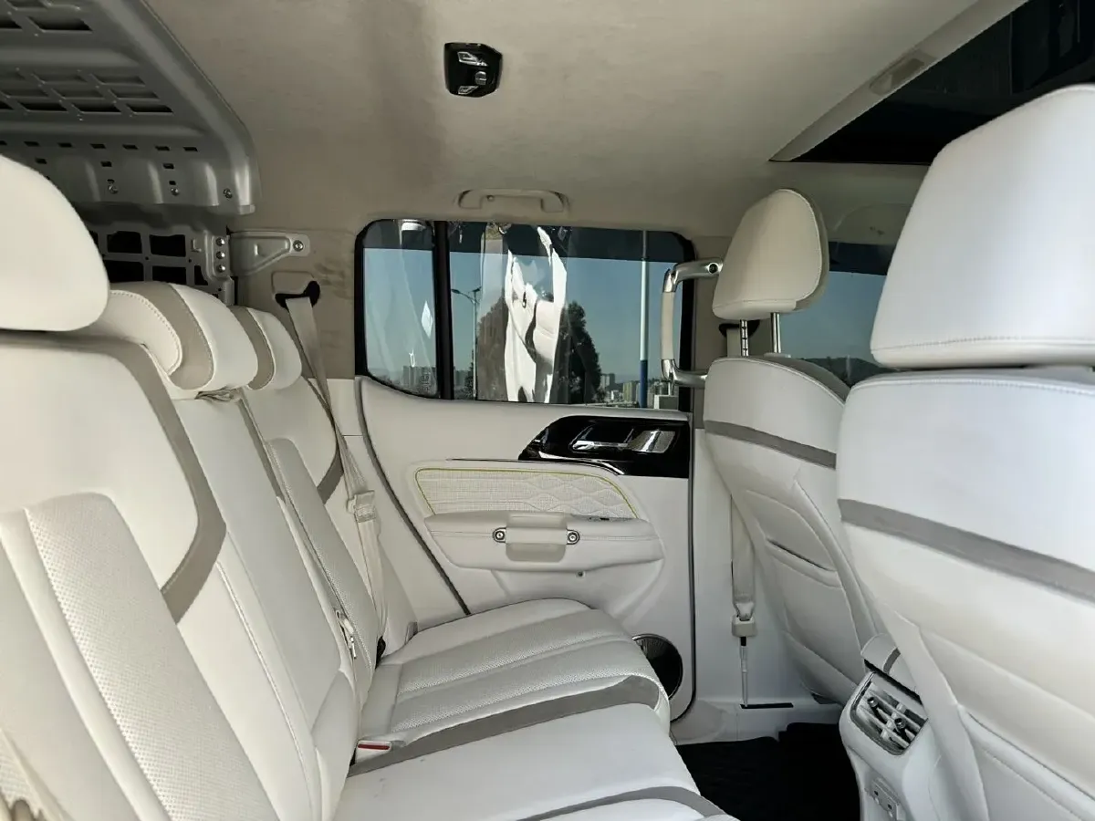 2021 Cyberspace 300 2.0T 227HP L4 8AT,autocango,china used car exporter,china ev exporter,chinese used car exporter,chinese used ev exporter