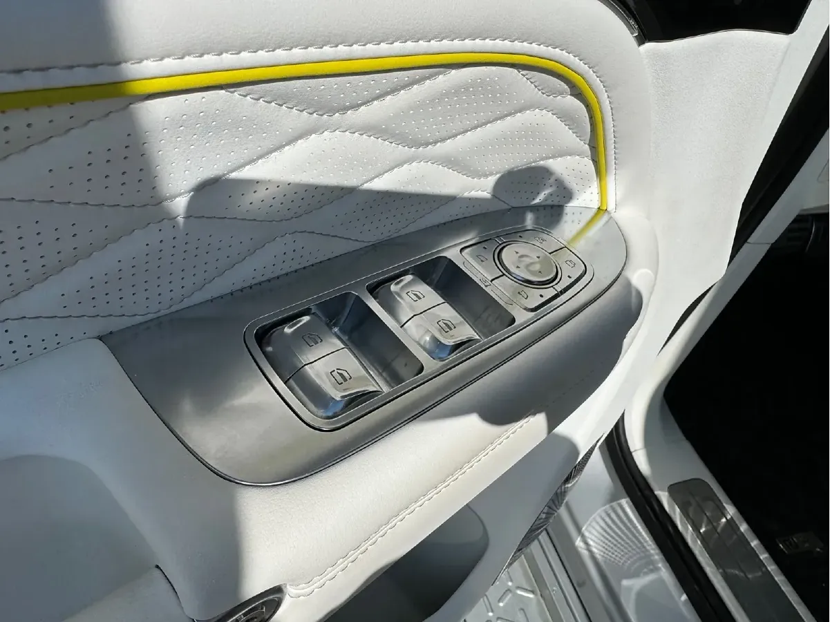 2021 Cyberspace 300 2.0T 227HP L4 8AT,autocango,china used car exporter,china ev exporter,chinese used car exporter,chinese used ev exporter