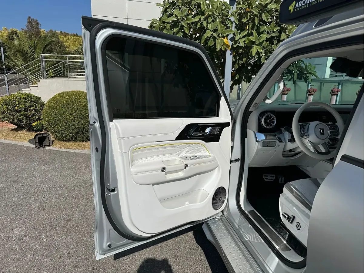 2021 Cyberspace 300 2.0T 227HP L4 8AT,autocango,china used car exporter,china ev exporter,chinese used car exporter,chinese used ev exporter