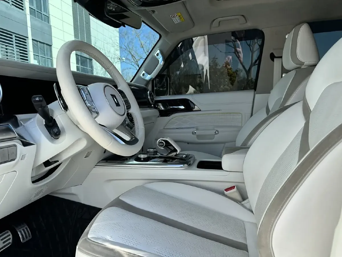 2021 Cyberspace 300 2.0T 227HP L4 8AT,autocango,china used car exporter,china ev exporter,chinese used car exporter,chinese used ev exporter