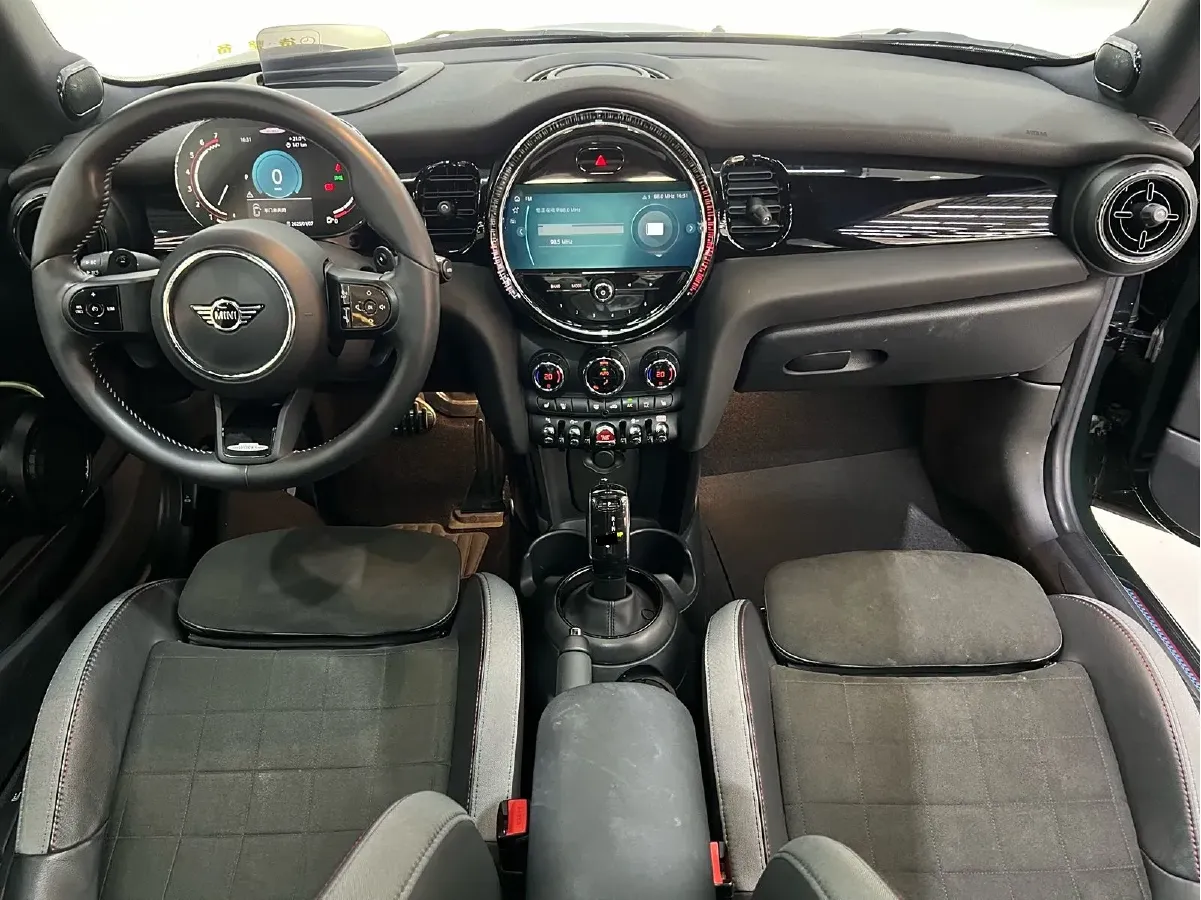 2022 MINI JCW 2.0T 231HP L4 8AT,autocango,china used car exporter,china ev exporter,chinese used car exporter,chinese used ev exporter