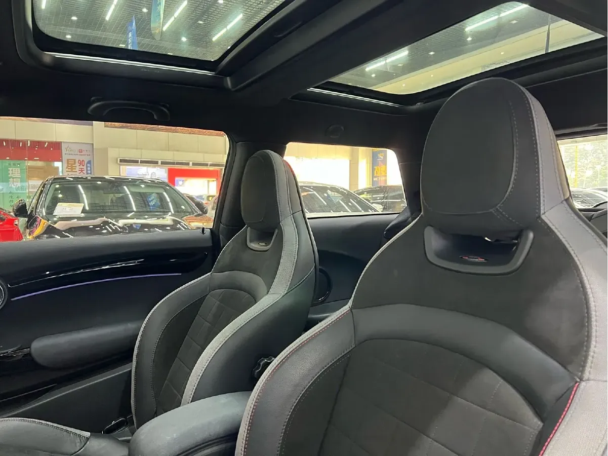 2022 MINI JCW 2.0T 231HP L4 8AT,autocango,china used car exporter,china ev exporter,chinese used car exporter,chinese used ev exporter