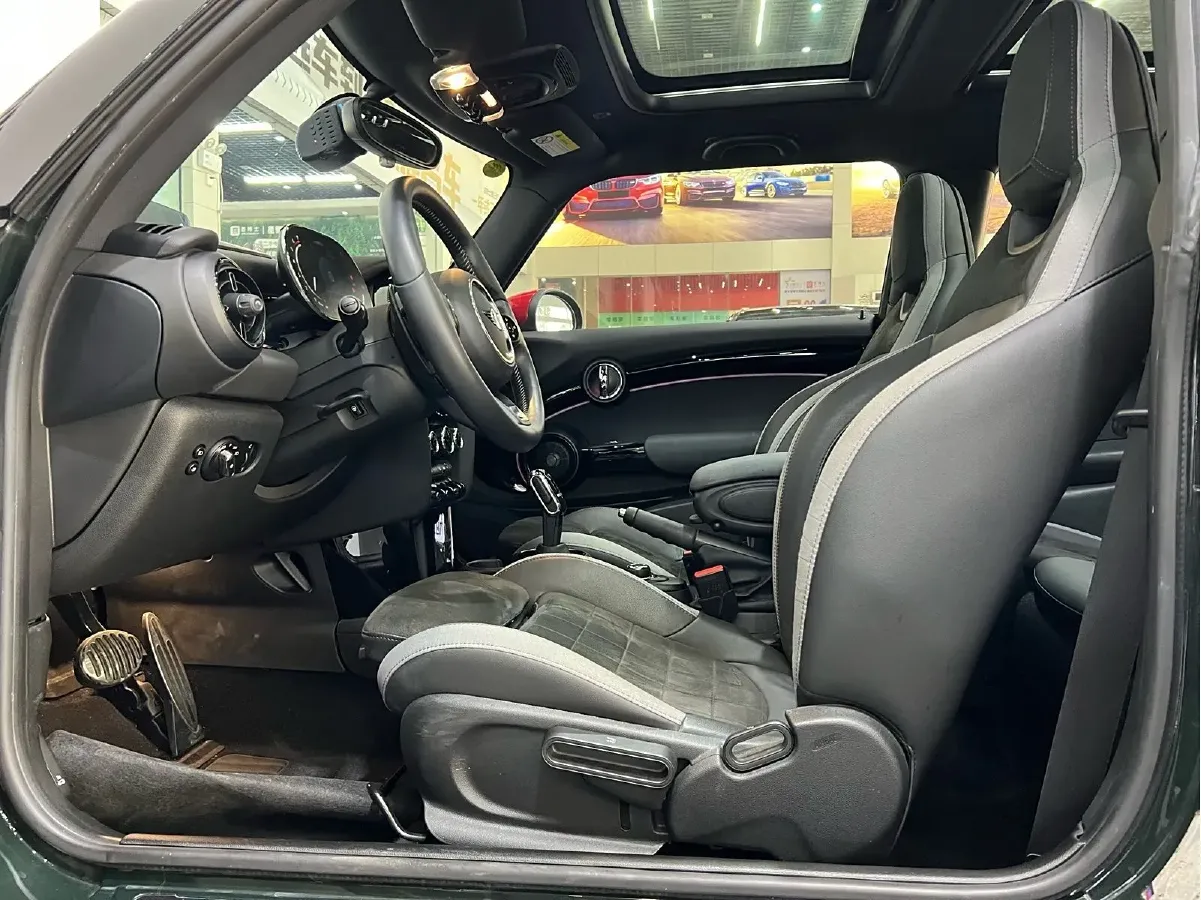 2022 MINI JCW 2.0T 231HP L4 8AT,autocango,china used car exporter,china ev exporter,chinese used car exporter,chinese used ev exporter