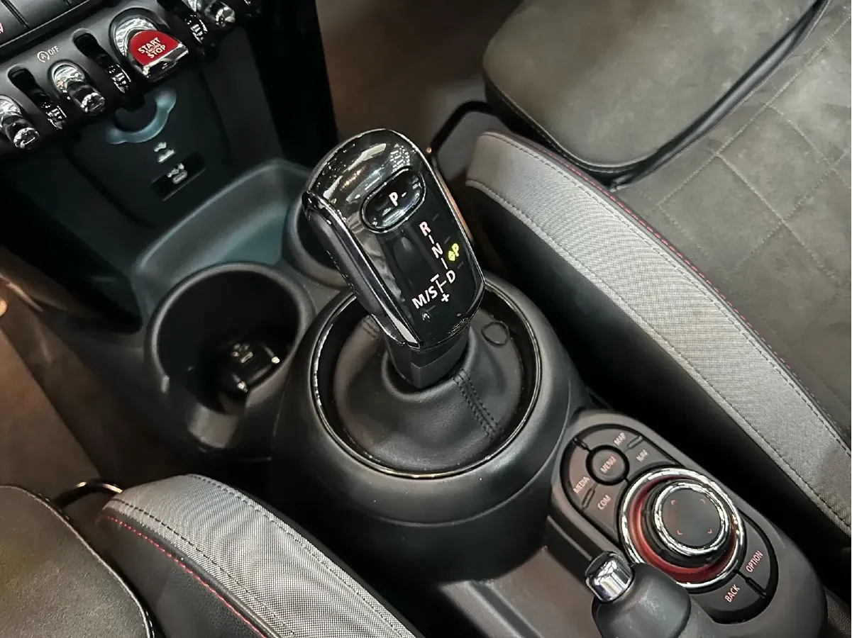 2022 MINI JCW 2.0T 231HP L4 8AT,autocango,china used car exporter,china ev exporter,chinese used car exporter,chinese used ev exporter