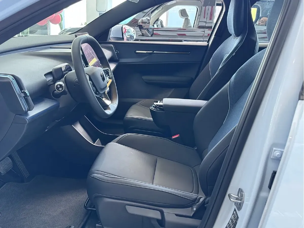 2025 Volvo EX30 BEV 49KWH,autocango,china used car exporter,china ev exporter,chinese used car exporter,chinese used ev exporter