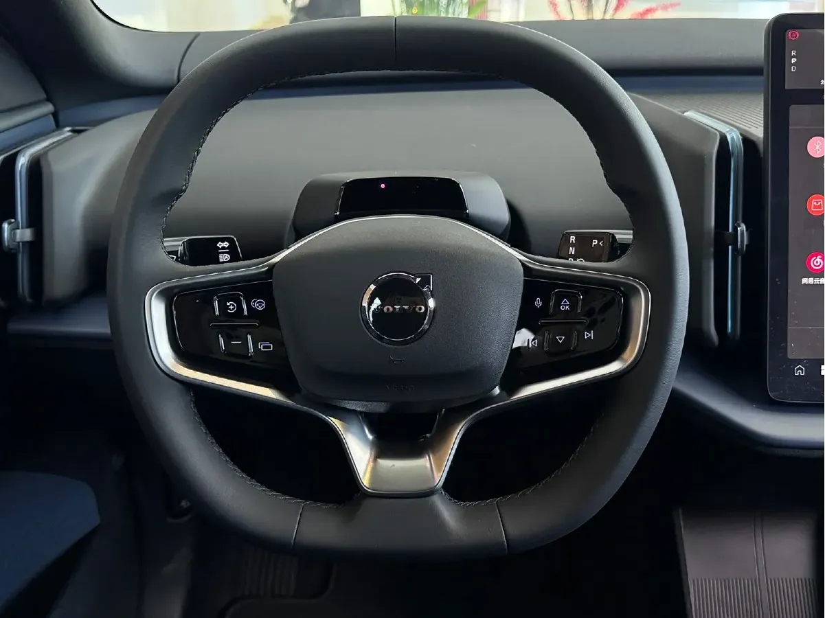 2025 Volvo EX30 BEV 49KWH,autocango,china used car exporter,china ev exporter,chinese used car exporter,chinese used ev exporter