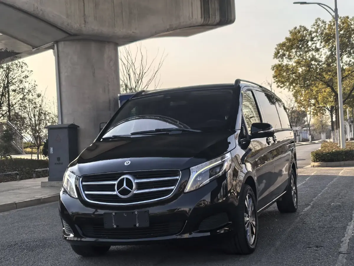2017 Mercedes-Benz V Class 2.0T 211HP L4 7AT