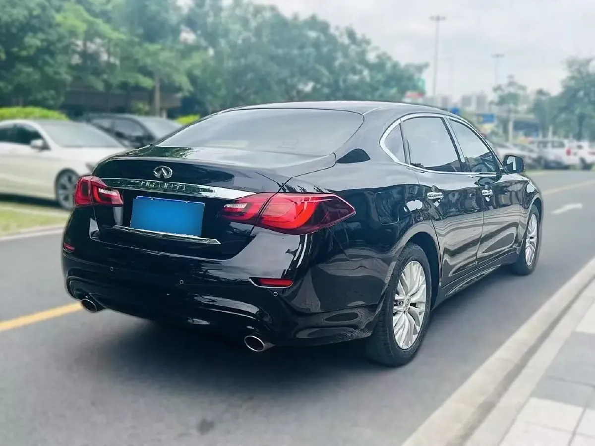 2015 Infiniti Q70 2.5L 222HP V6 7AT,autocango,china used car exporter,china ev exporter,chinese used car exporter,chinese used ev exporter