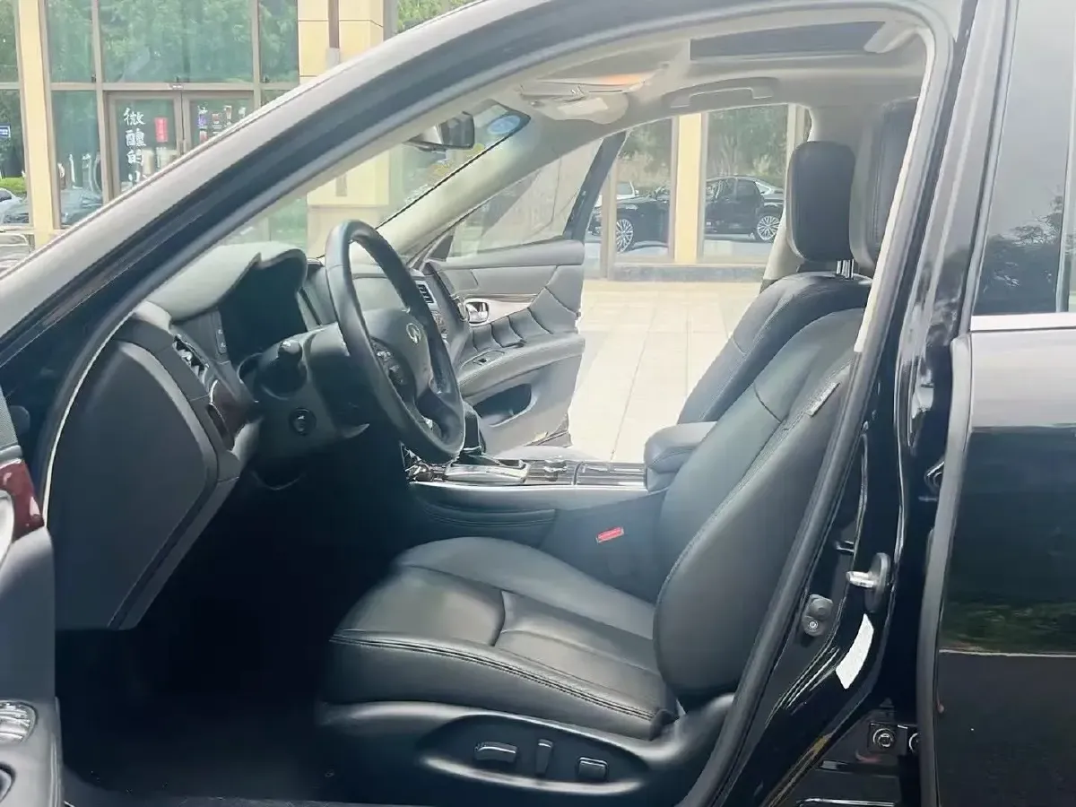 2015 Infiniti Q70 2.5L 222HP V6 7AT,autocango,china used car exporter,china ev exporter,chinese used car exporter,chinese used ev exporter