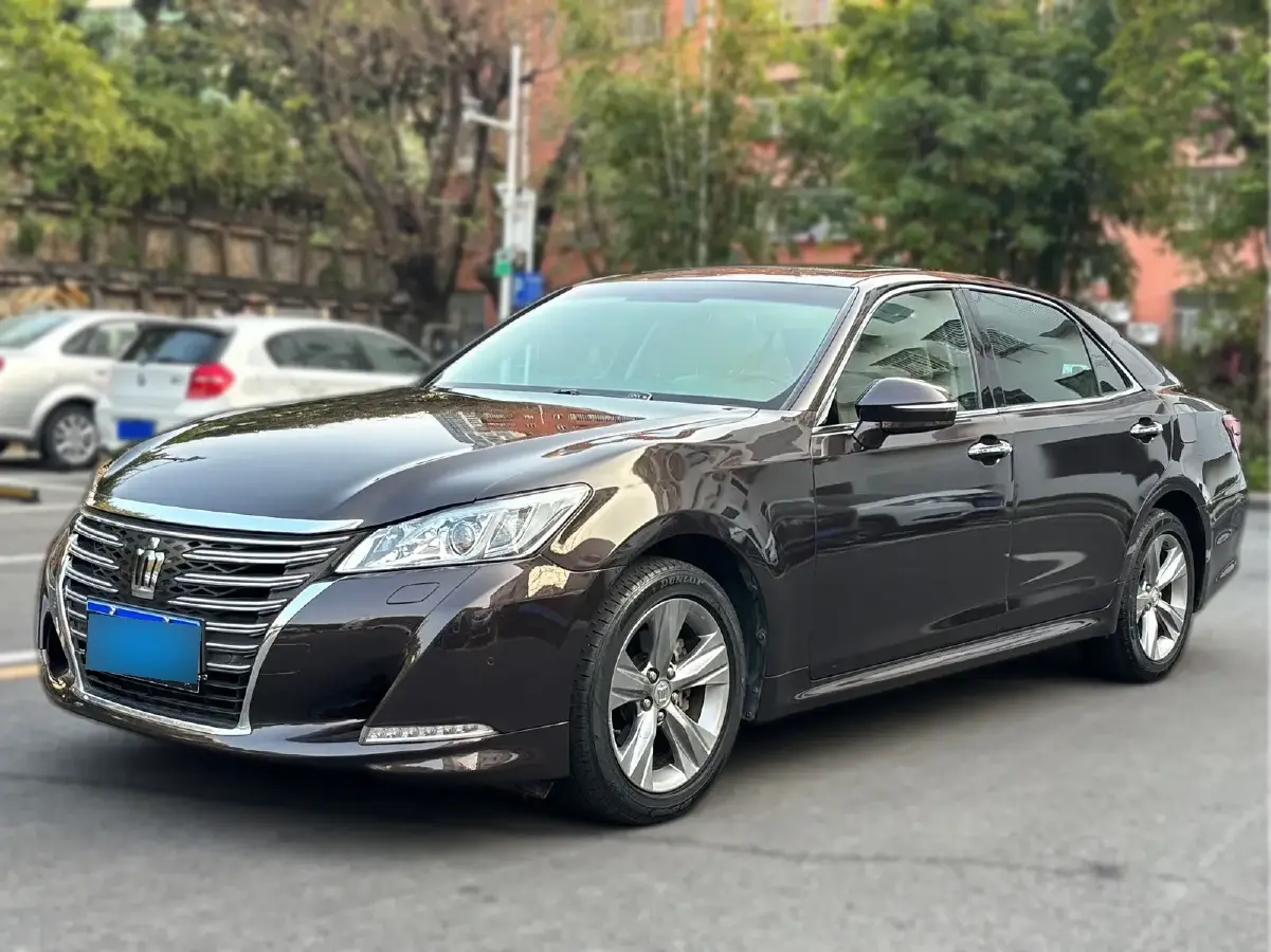 2015 Toyota Crown 2.0T 235HP L4 8AT