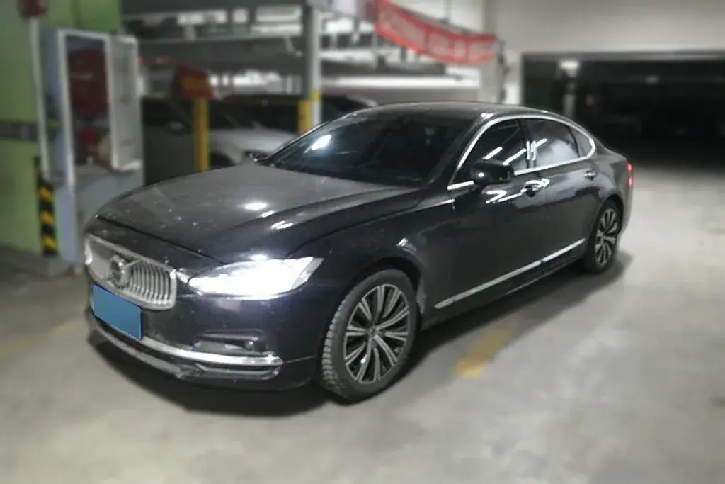 2021 Volvo S90 2.0T 250HP L4 8AT