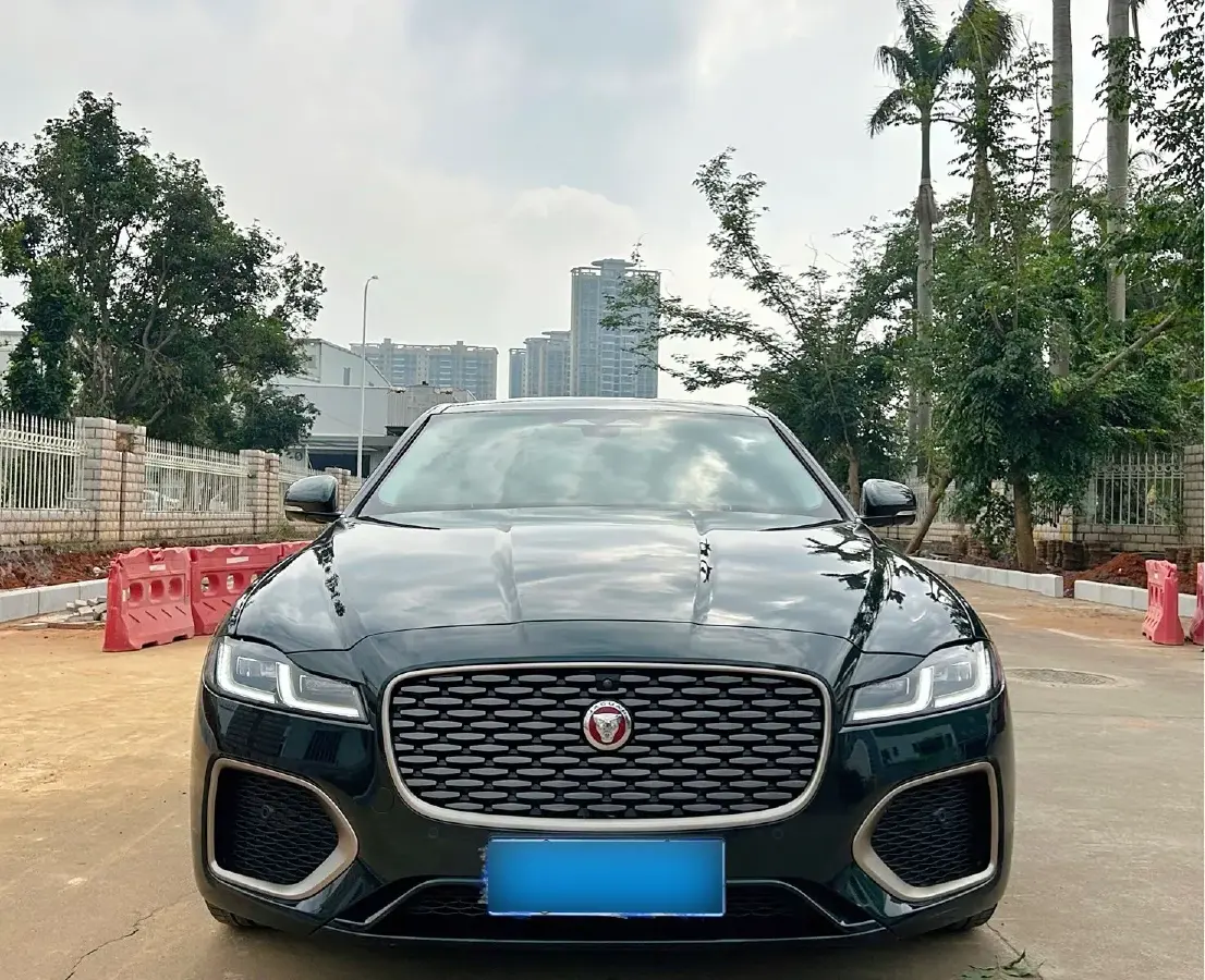 2024 Jaguar XFL 2.0T 250HP L4 8AT