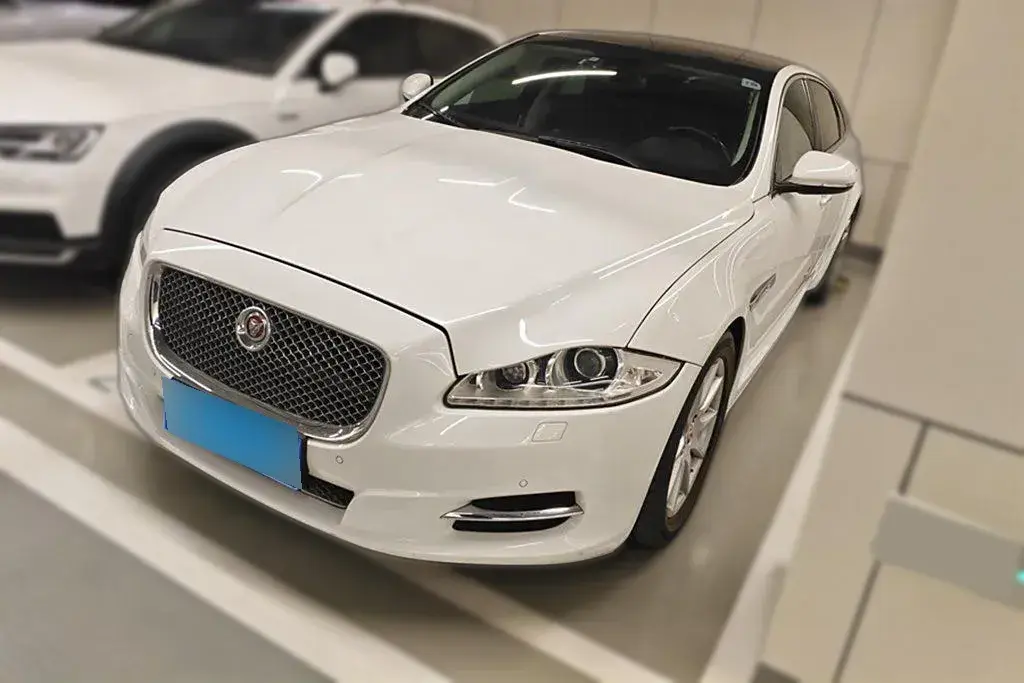 2014 Jaguar XJ 2.0T 240HP L4 8AT