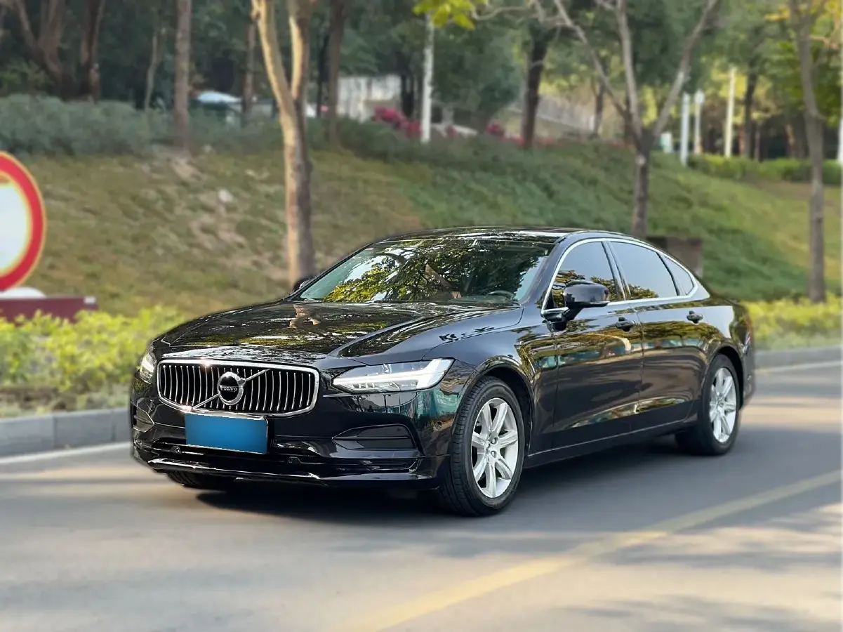 2018 Volvo S90 2.0T 190HP L4 8AT