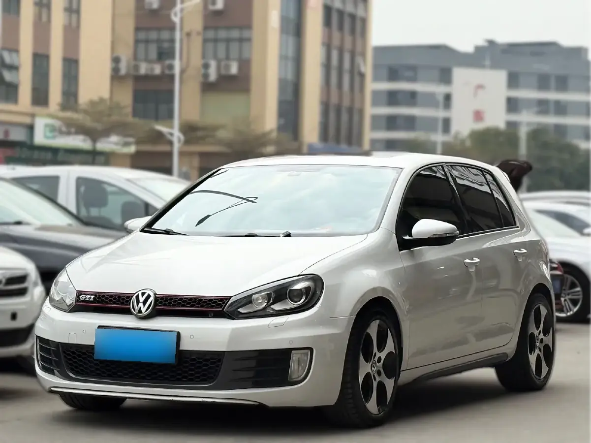 2012 Volkswagen GolfGTI 2.0T 200HP L4 6DCT