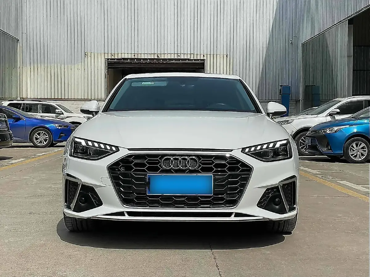 2022 Audi A4L 2.0T 190HP L4 7DCT