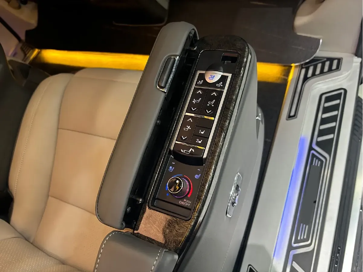 2023 JunTian HeiWuShi Youth 2.0T 220HP L4 9AT,autocango,china used car exporter,china ev exporter,chinese used car exporter,chinese used ev exporter