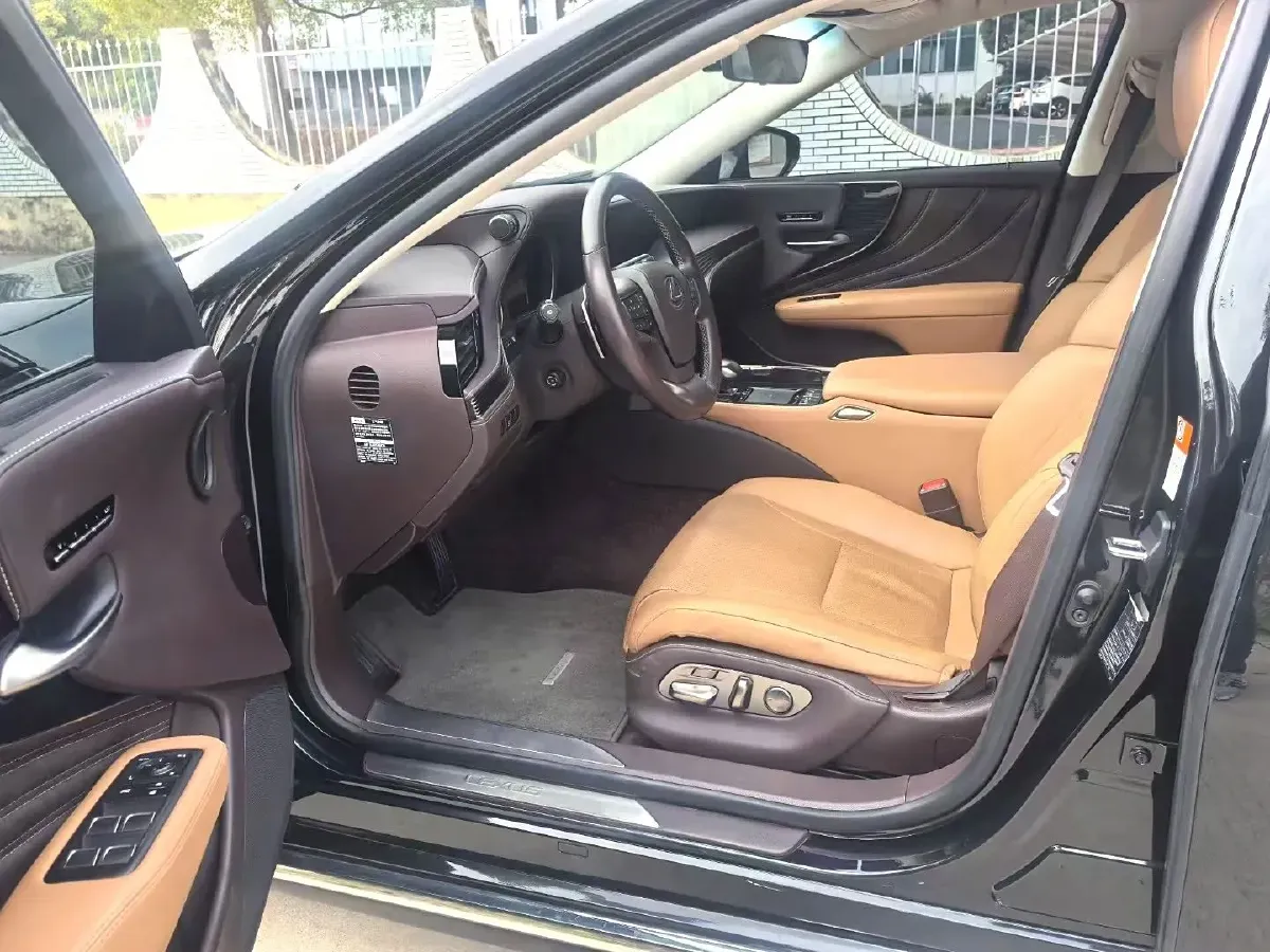 2020 Lexus LS 3.5L 299HP V6 E-CVT Hybrid,autocango,china used car exporter,china ev exporter,chinese used car exporter,chinese used ev exporter