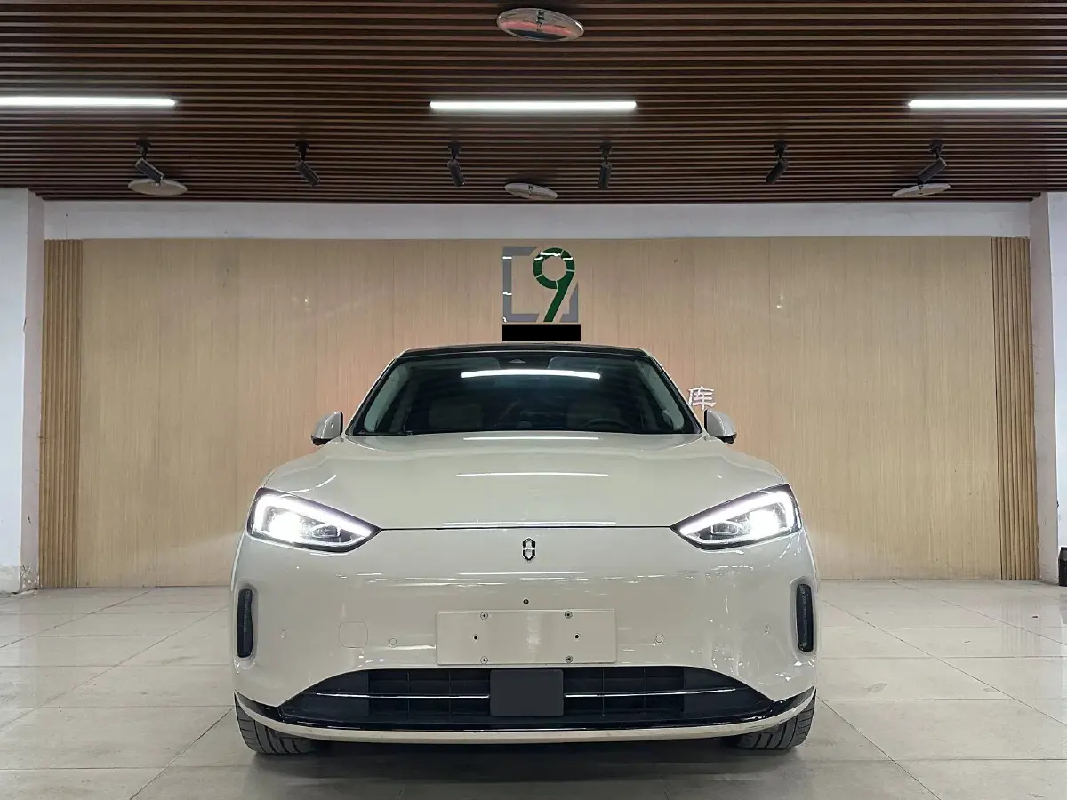 2022 HIMA M5 BEV 80KWH