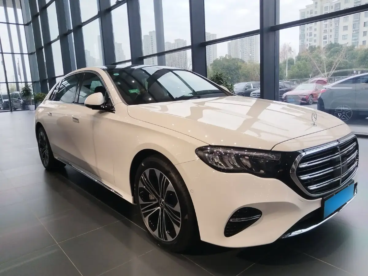 2024 Mercedes-Benz E Class 2.0T 204HP L4 9AT PHEV 25.4KWH