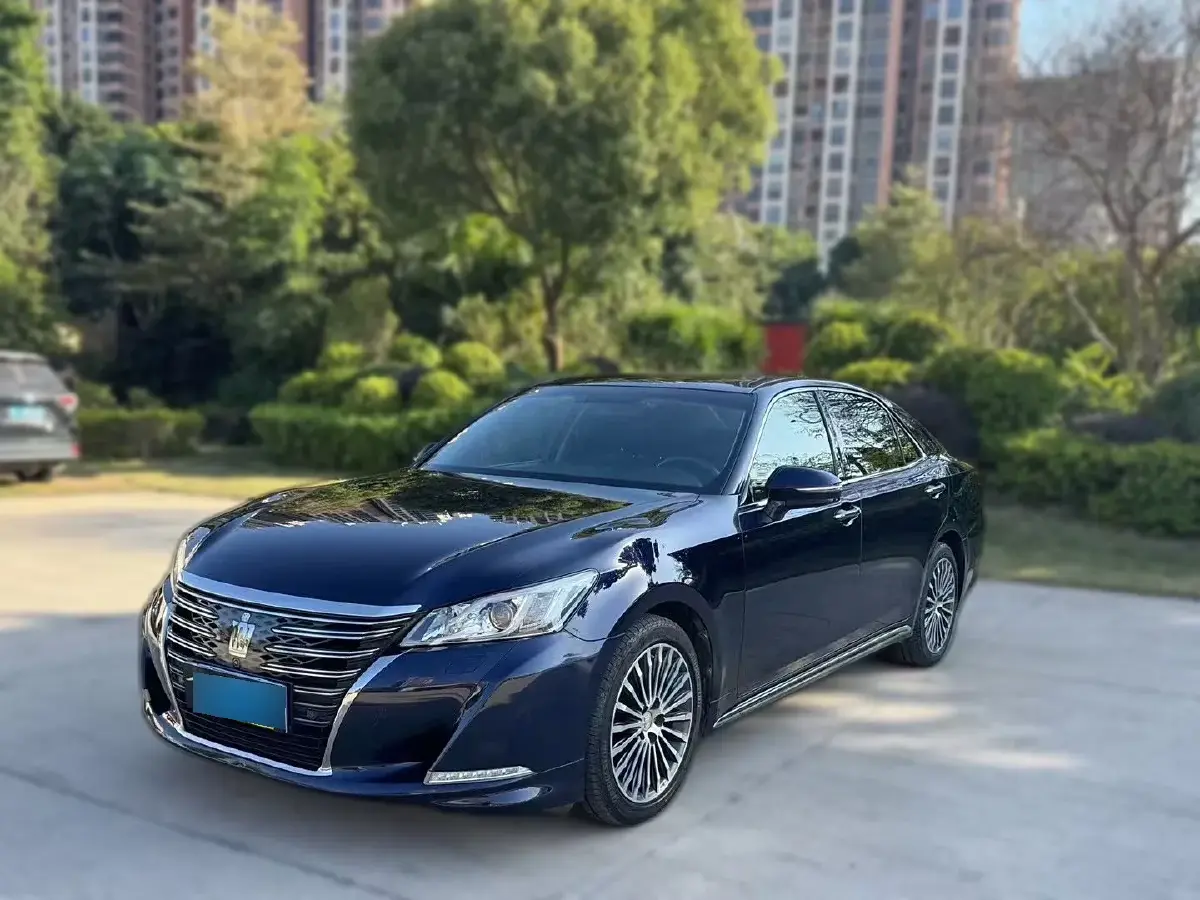 2018 Toyota Crown 2.0T 235HP L4 8AT