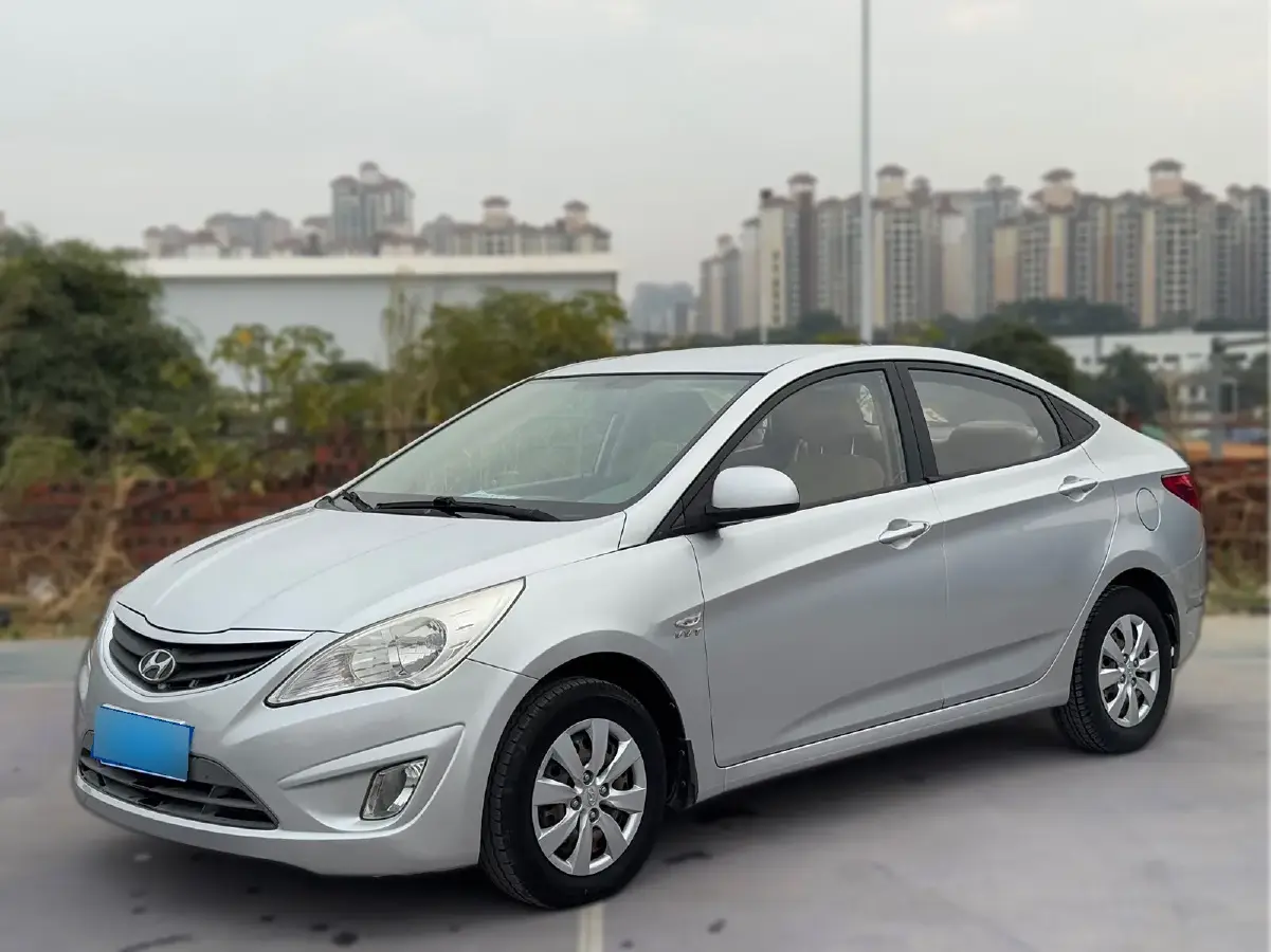 2010 Hyundai Reina 1.4L 107HP L4 5MT