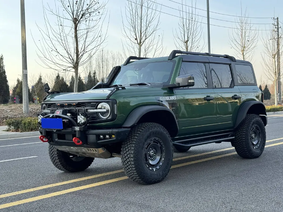 2024 Ford Bronco 2.3T 275HP L4 10AT,autocango,china used car exporter,china ev exporter,chinese used car exporter,chinese used ev exporter