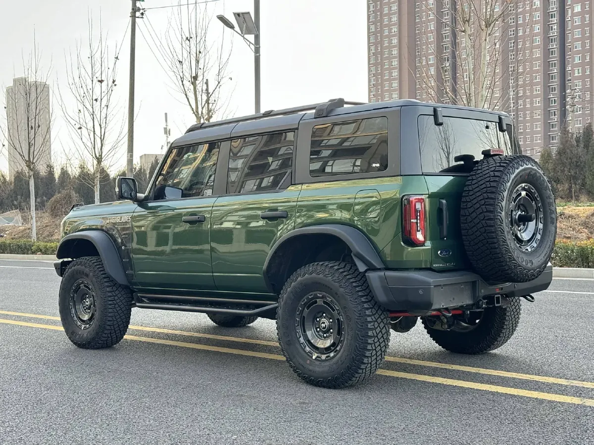 2024 Ford Bronco 2.3T 275HP L4 10AT,autocango,china used car exporter,china ev exporter,chinese used car exporter,chinese used ev exporter