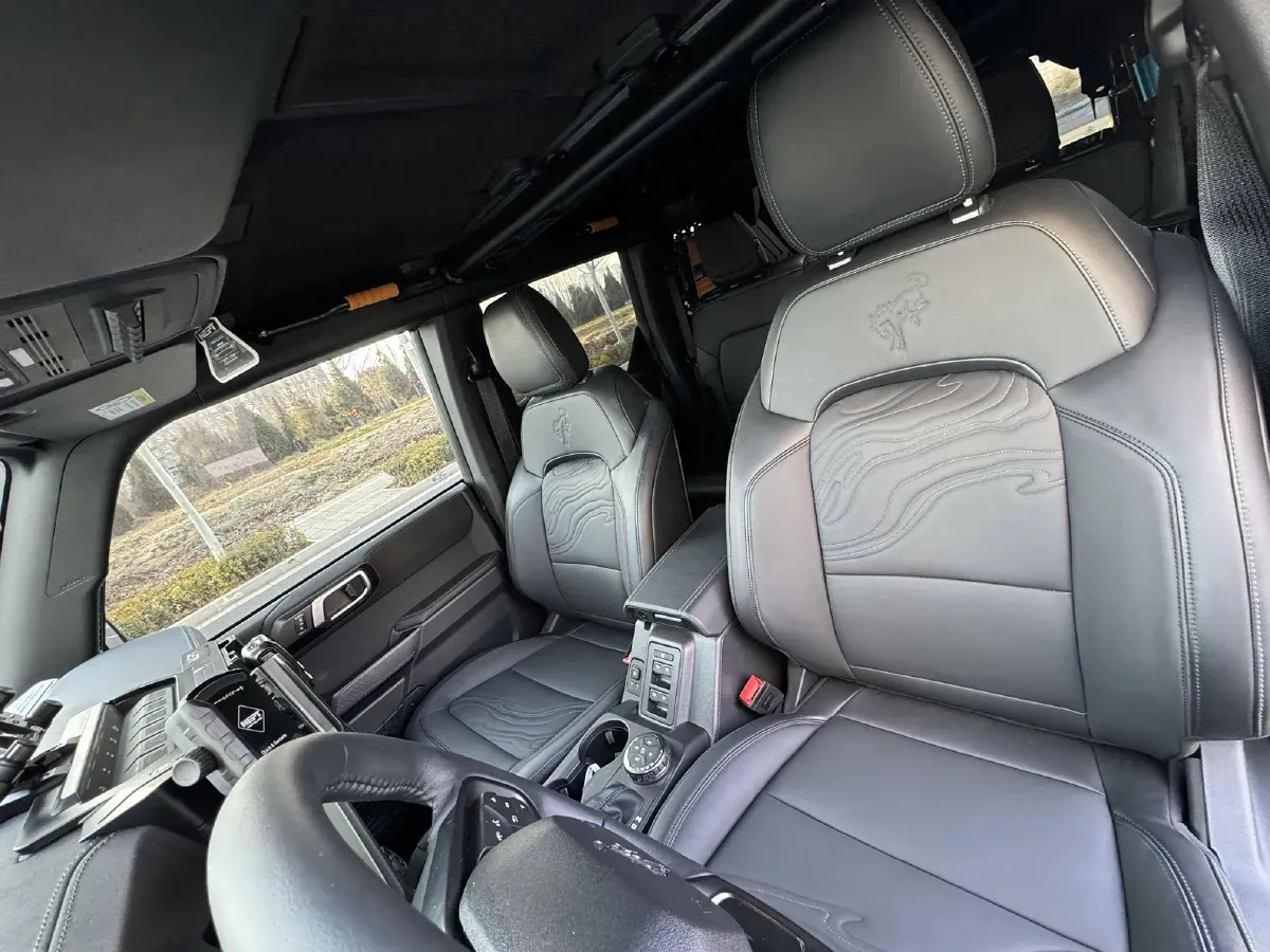 2024 Ford Bronco 2.3T 275HP L4 10AT,autocango,china used car exporter,china ev exporter,chinese used car exporter,chinese used ev exporter