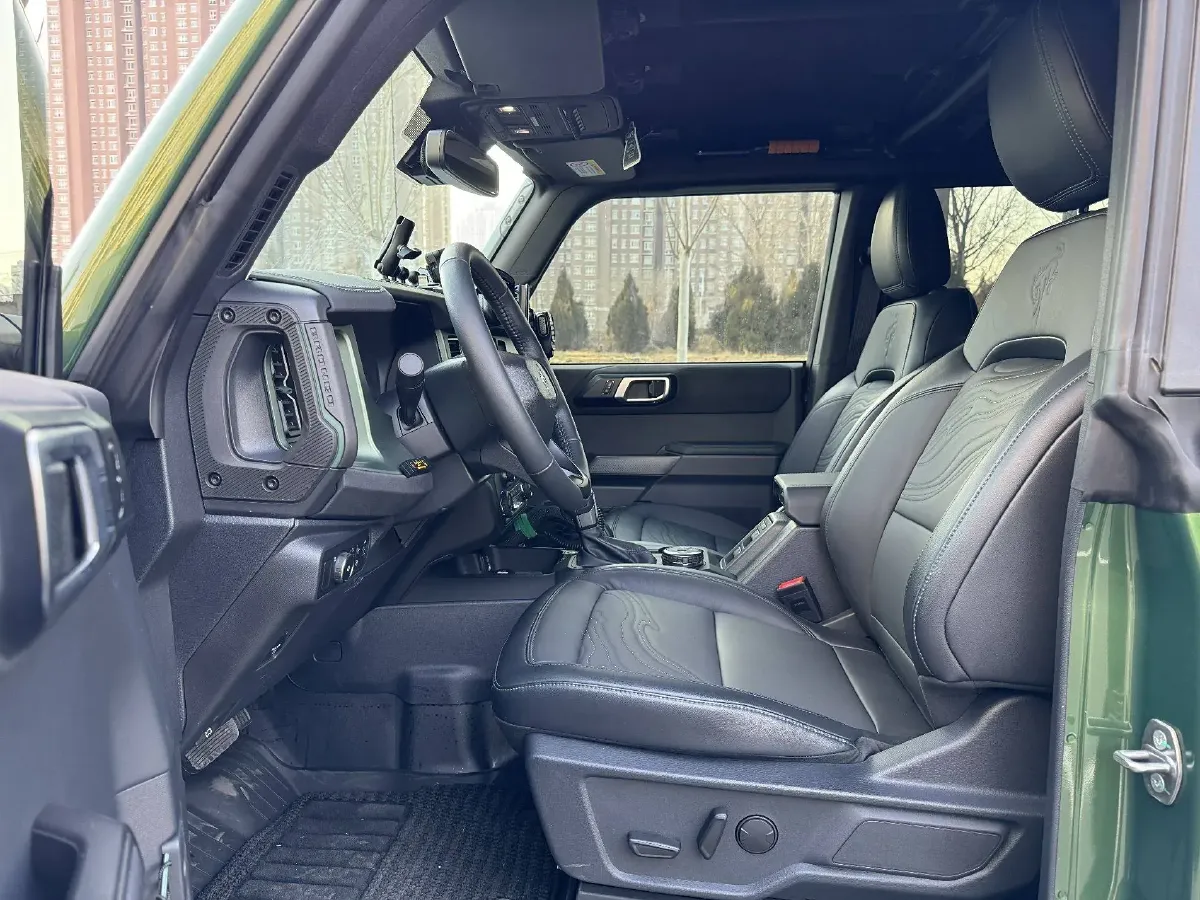 2024 Ford Bronco 2.3T 275HP L4 10AT,autocango,china used car exporter,china ev exporter,chinese used car exporter,chinese used ev exporter