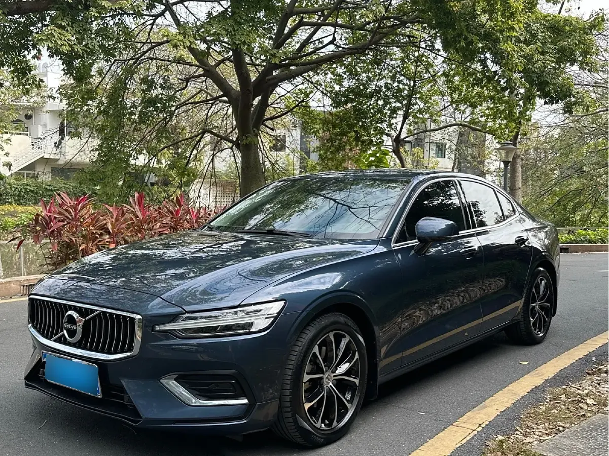 2021 Volvo S60 2.0T 190HP L4 8AT