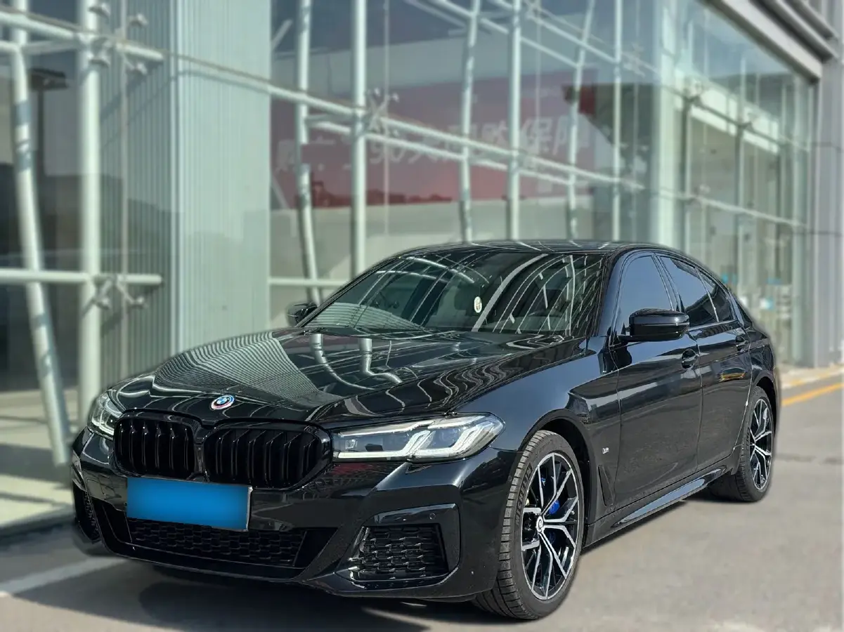 2022 BMW 5 Series 3.0T 340HP L6 8AT