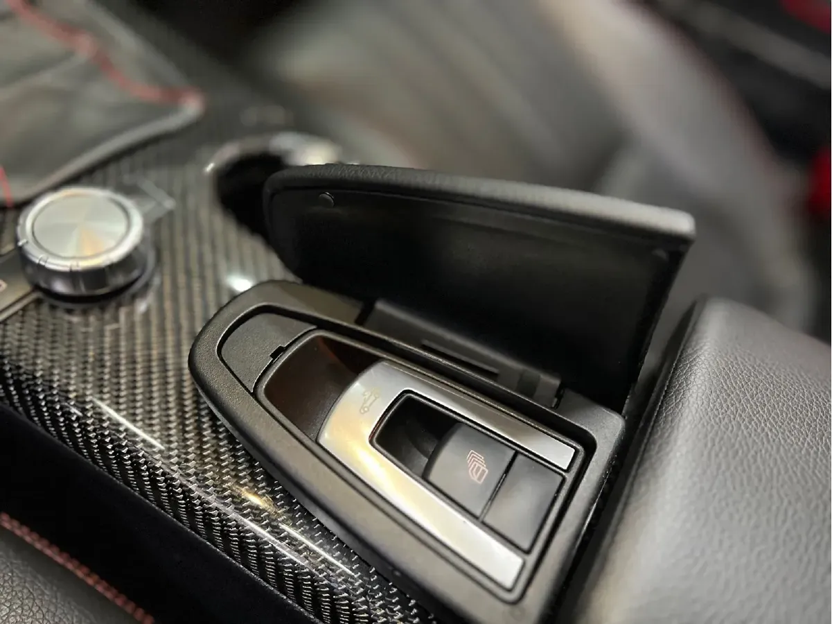 2011 Mercedes-Benz SLK Class 3.5L 306HP V6 7AT,autocango,china used car exporter,china ev exporter,chinese used car exporter,chinese used ev exporter