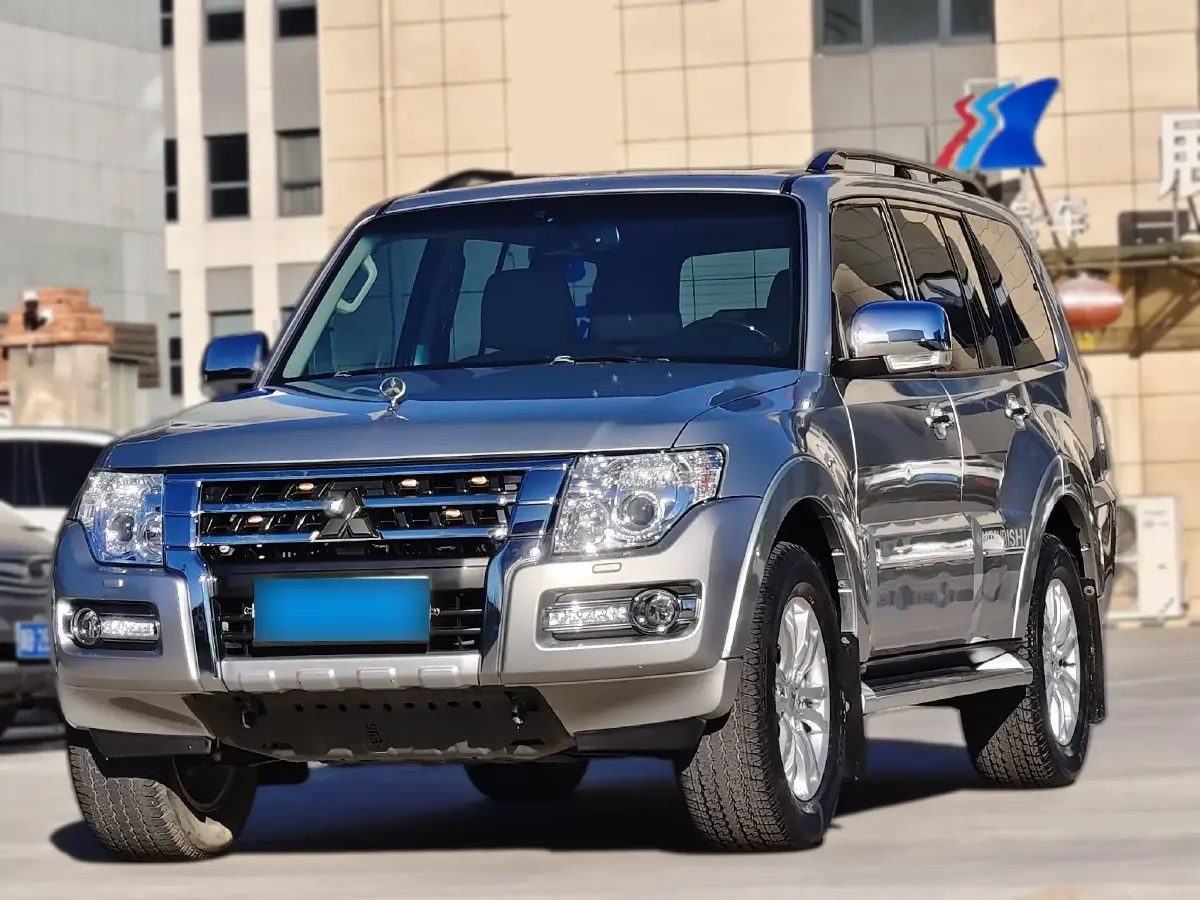 2011 Mitsubishi Pajero 3.8L 243HP V6 5AT