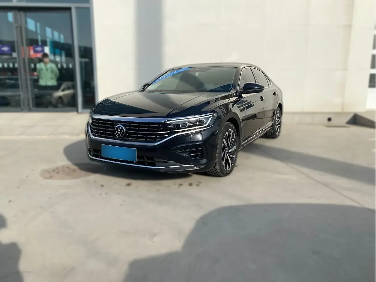 2022 Volkswagen Passat 2.0T 220HP L4 7DCT