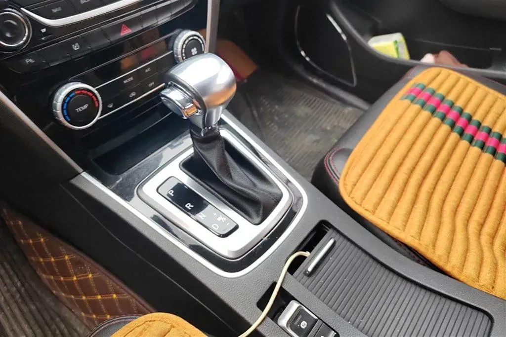 2017 Leopaard CS10 2.0T 177HP L4 6DCT,autocango,china used car exporter,china ev exporter,chinese used car exporter,chinese used ev exporter