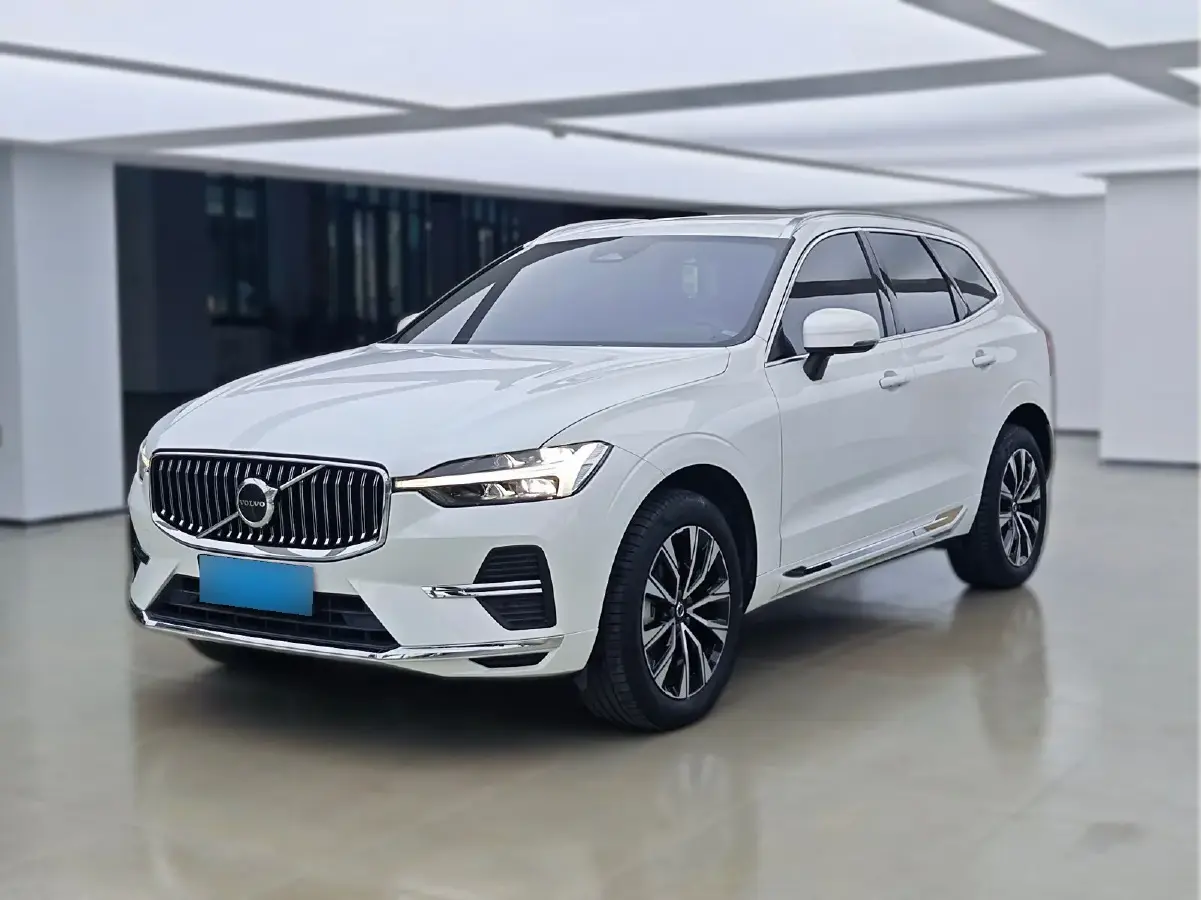 2023 Volvo XC60 2.0T 250HP L4 8AT