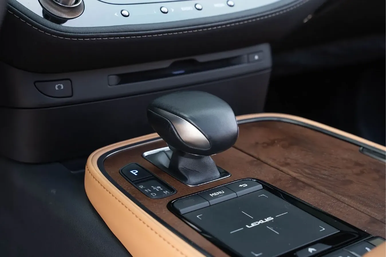 2021 Lexus LS 3.5L 299HP V6 E-CVT Hybrid,autocango,china used car exporter,china ev exporter,chinese used car exporter,chinese used ev exporter