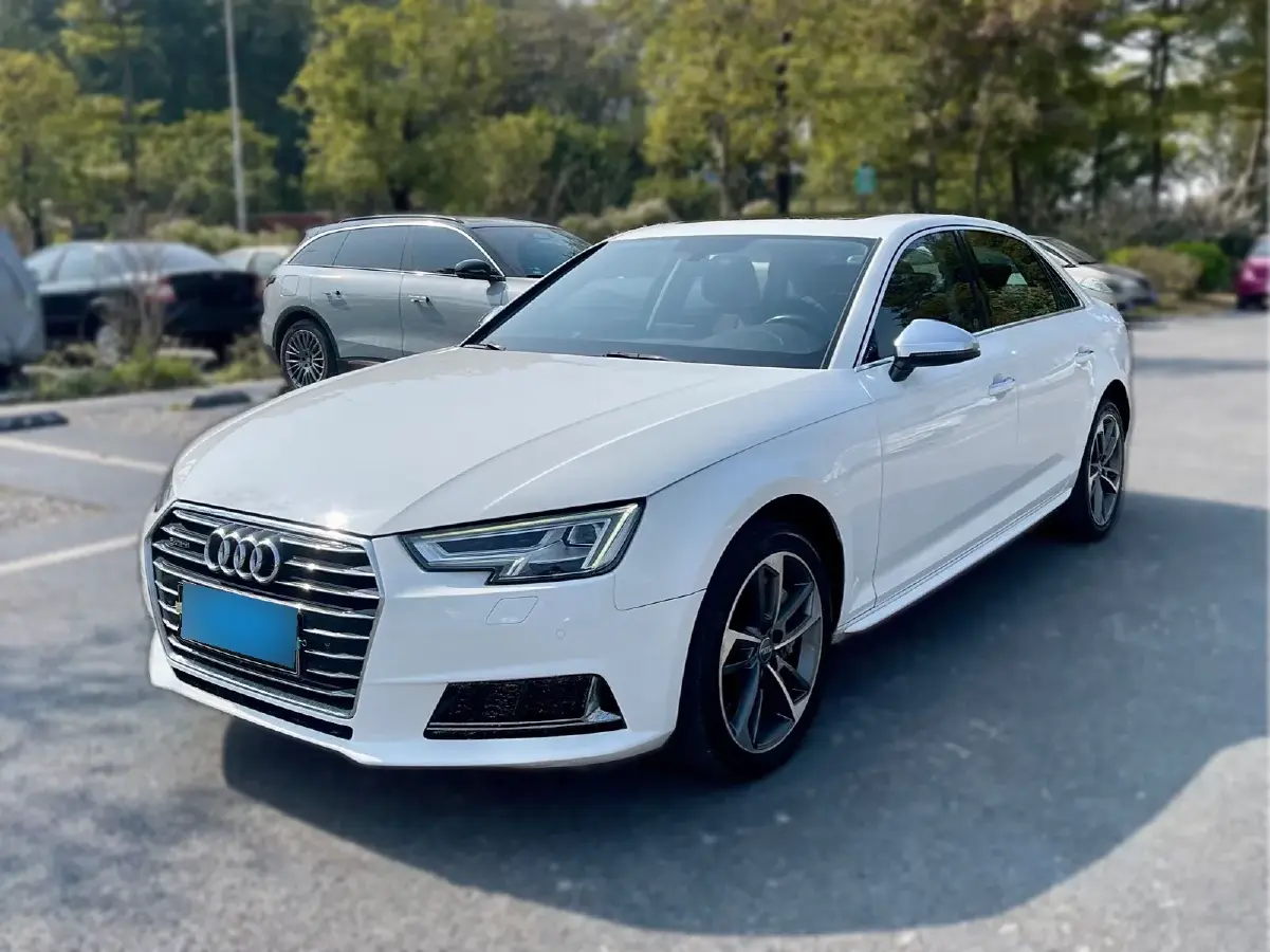 2017 Audi A4L 2.0T 252HP L4 7DCT