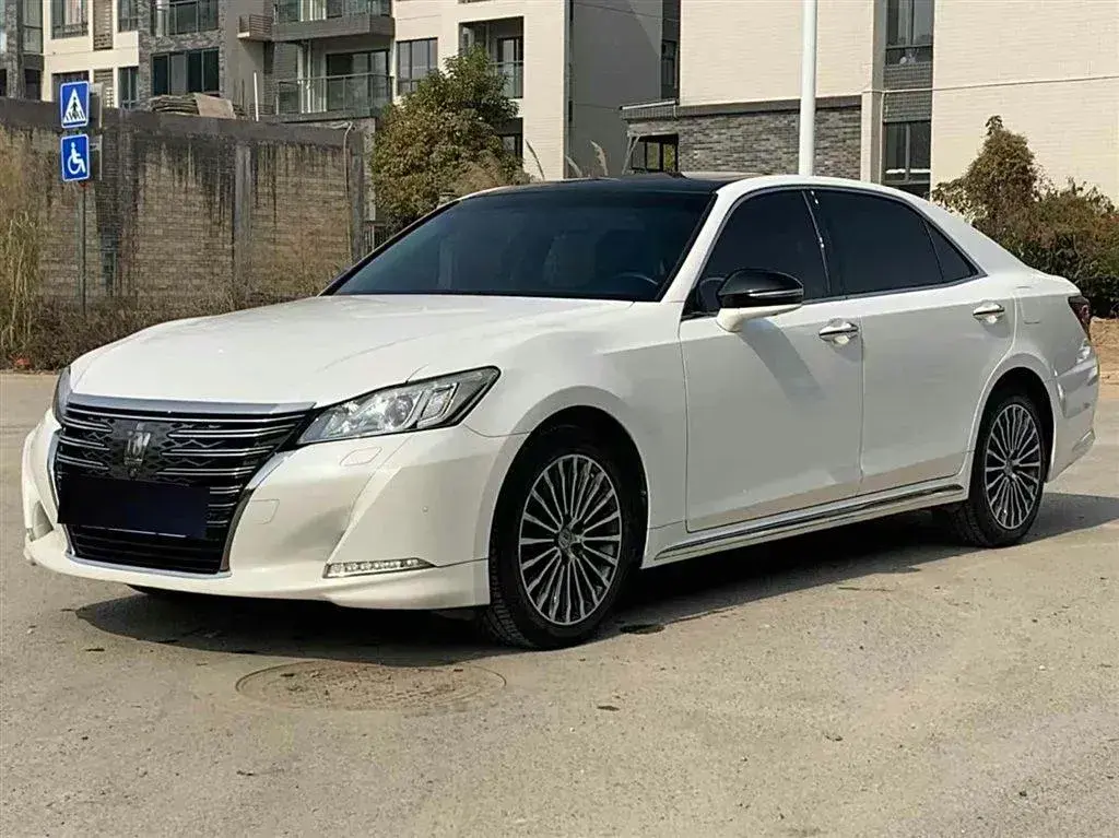 2018 Toyota Crown 2.0T 235HP L4 8AT