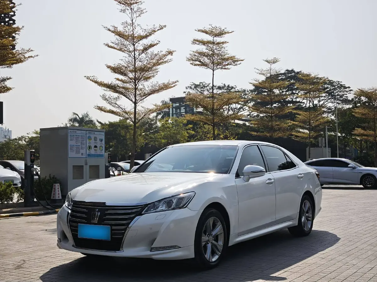2015 Toyota Crown 2.5L 193HP V6 6AT