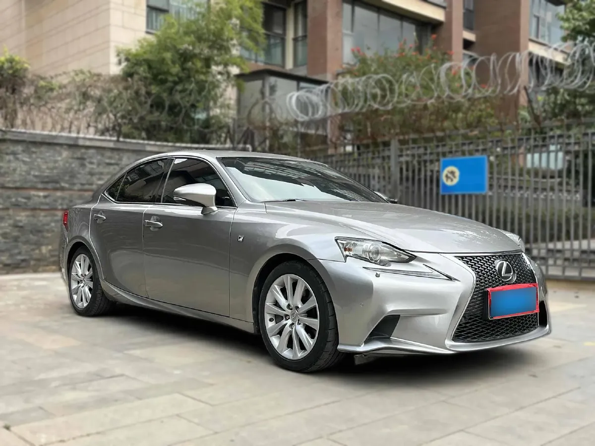 2015 Lexus IS 2.0T 245HP L4 8AT,autocango,china used car exporter,china ev exporter,chinese used car exporter,chinese used ev exporter