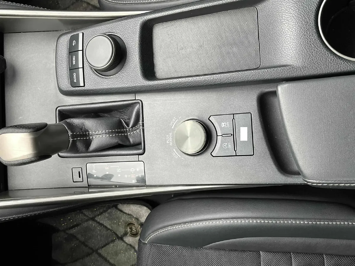 2015 Lexus IS 2.0T 245HP L4 8AT,autocango,china used car exporter,china ev exporter,chinese used car exporter,chinese used ev exporter