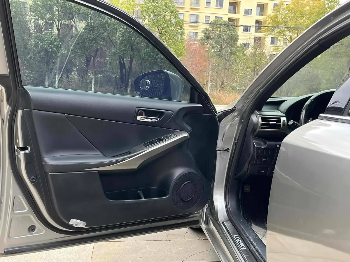 2015 Lexus IS 2.0T 245HP L4 8AT,autocango,china used car exporter,china ev exporter,chinese used car exporter,chinese used ev exporter