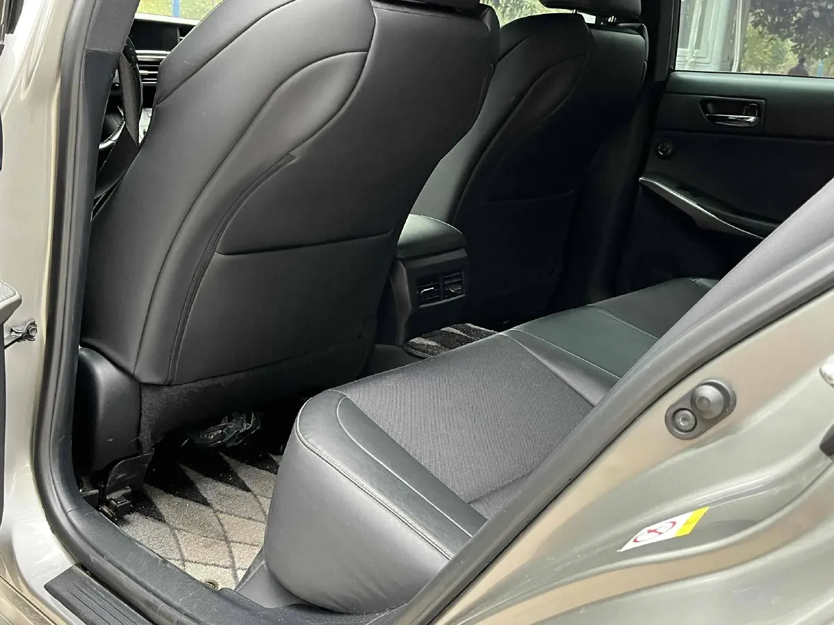 2015 Lexus IS 2.0T 245HP L4 8AT,autocango,china used car exporter,china ev exporter,chinese used car exporter,chinese used ev exporter