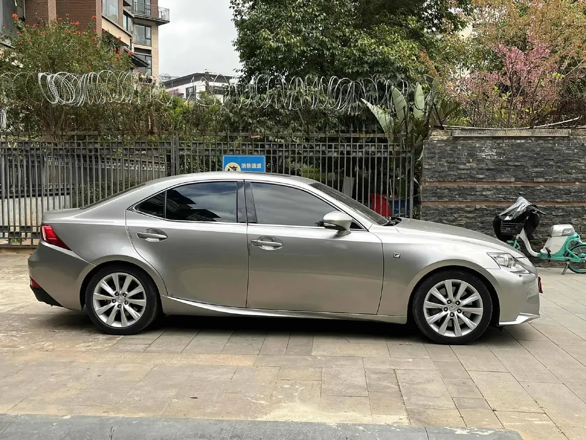 2015 Lexus IS 2.0T 245HP L4 8AT,autocango,china used car exporter,china ev exporter,chinese used car exporter,chinese used ev exporter