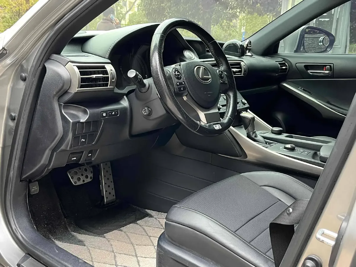 2015 Lexus IS 2.0T 245HP L4 8AT,autocango,china used car exporter,china ev exporter,chinese used car exporter,chinese used ev exporter